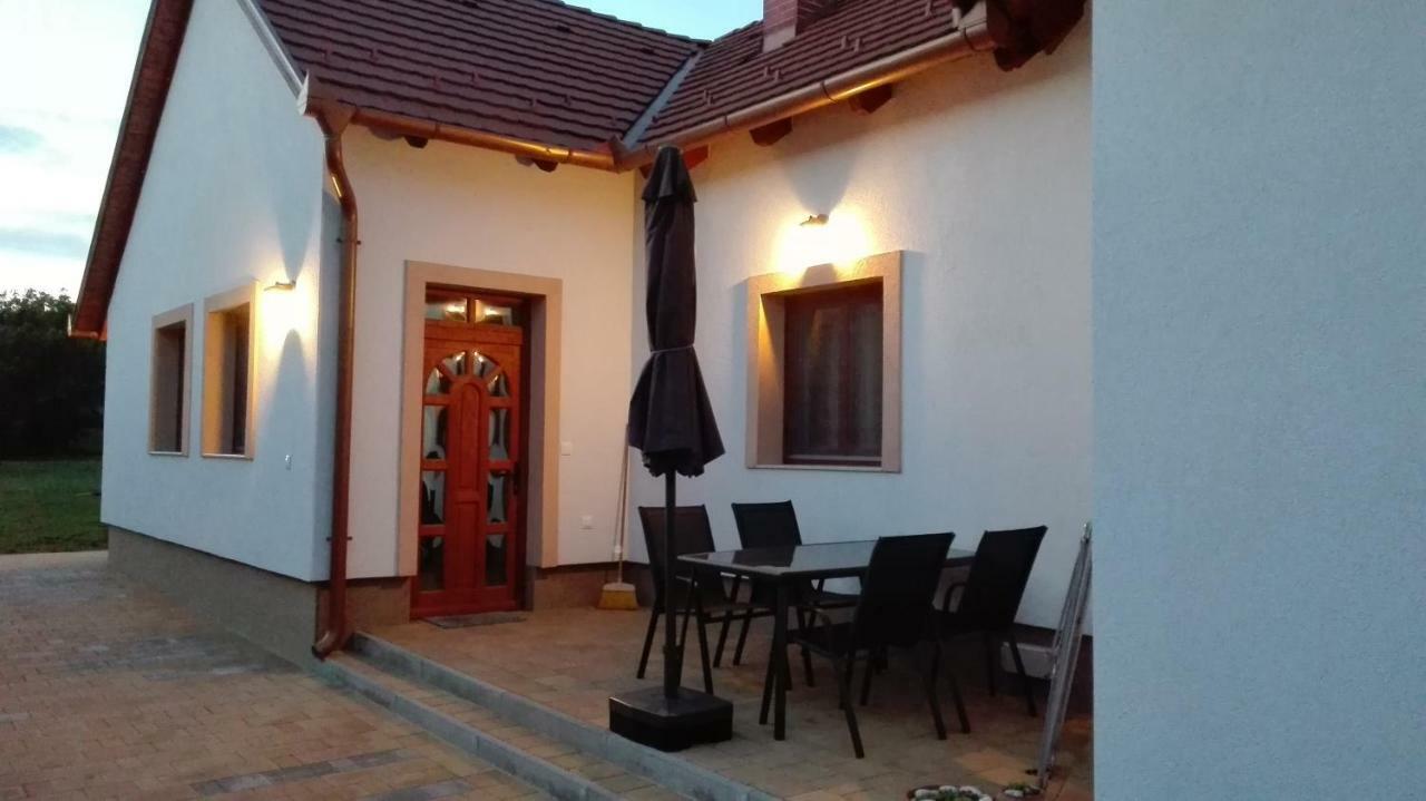 Egrelato Vendeghaz Apartment Балатонакали Екстериор снимка
